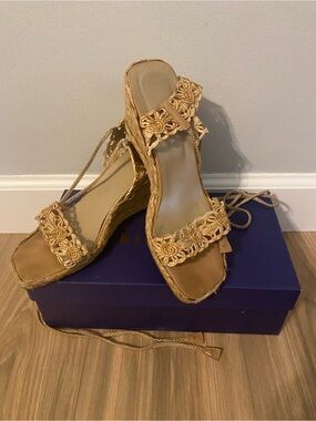 Stuart Weitzman Ladies 7 1/2 Daffodil jute and raffia wedge sandals bohemian loo